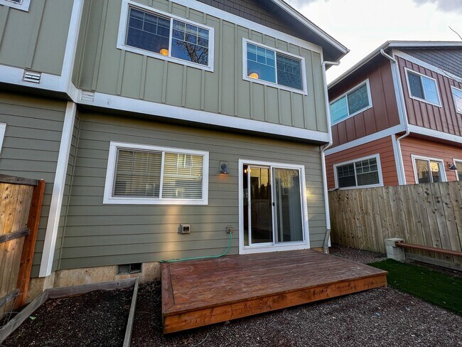 Building Photo - HONEYBEE5727-5729