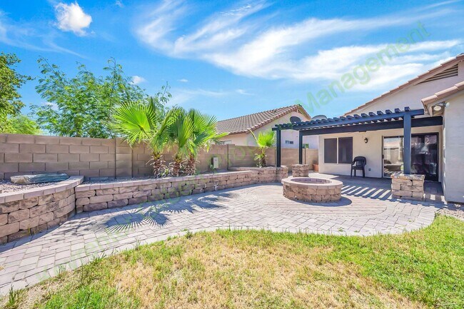 Building Photo - 1284 W Kingbird Dr
