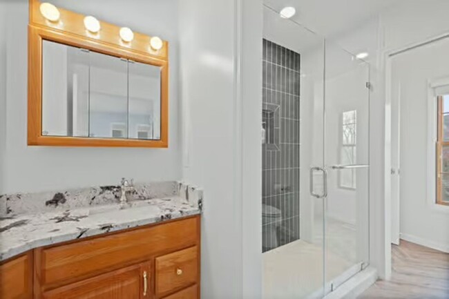 Building Photo - Silverton- Meticulous 4+ bedroom, 5ba, 2 car