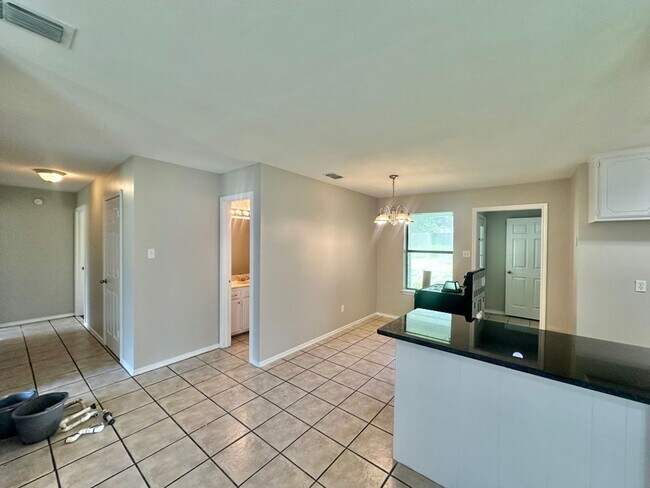 Building Photo - Stoneridge Duplex 454/452