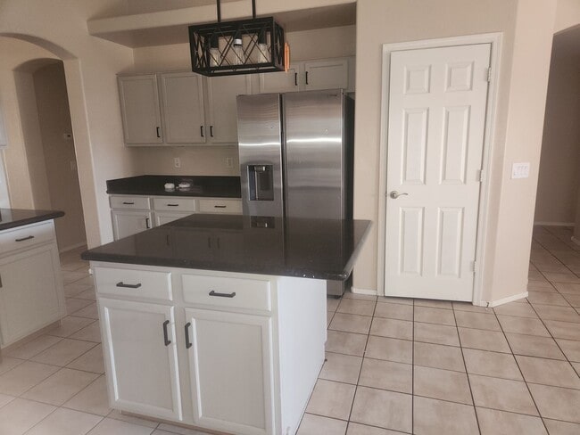 Building Photo - Spacious Home with Mountain views Near Downtown