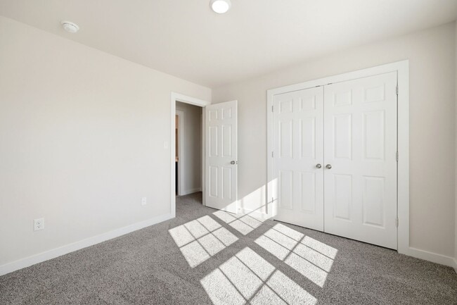 Building Photo - 164 Riva Wy