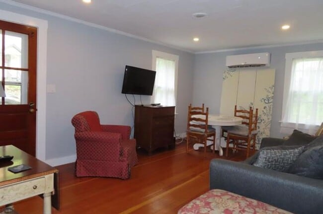 Building Photo - **Winter Rental** Fully Furnished, Beautif...