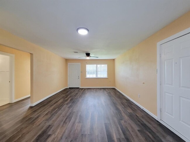 Building Photo - 206 Hemphill St