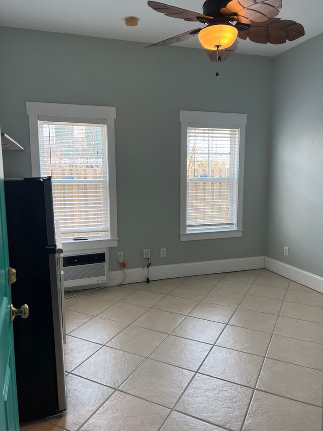 Building Photo - Carolina Beach - One Bedroom Studio/Room -...
