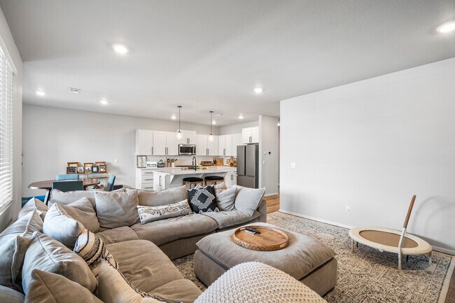 Building Photo - 20646 SE Gemstone Ave
