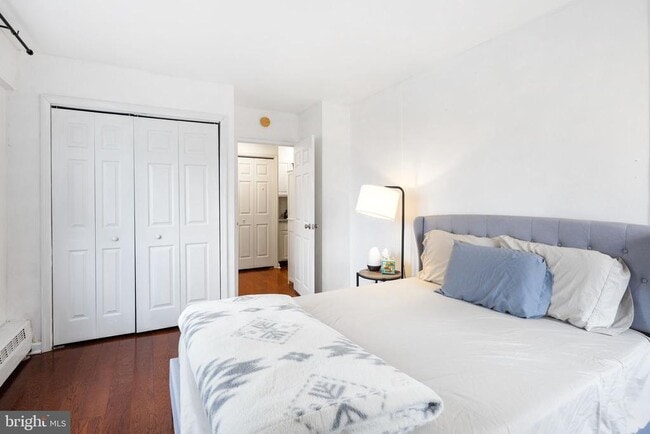 Building Photo - 2101 Chestnut St