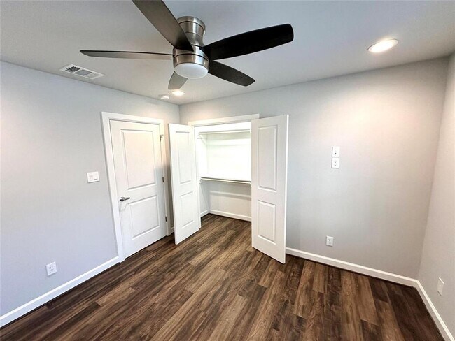 Building Photo - 5627 Cerritos Dr
