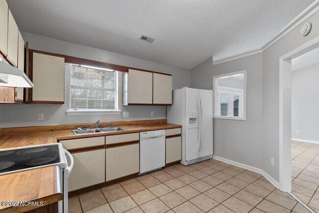 Building Photo - 424 Singletree Dr