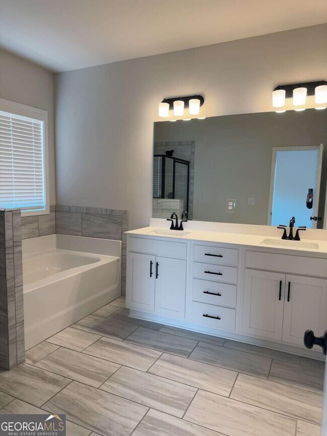 Building Photo - 4695 Cypress Pk Dr