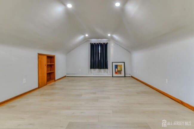 Building Photo - 737 Roseland Pl