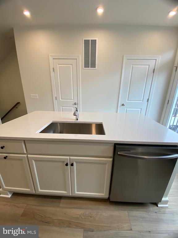 Building Photo - 600 Watermans Dr