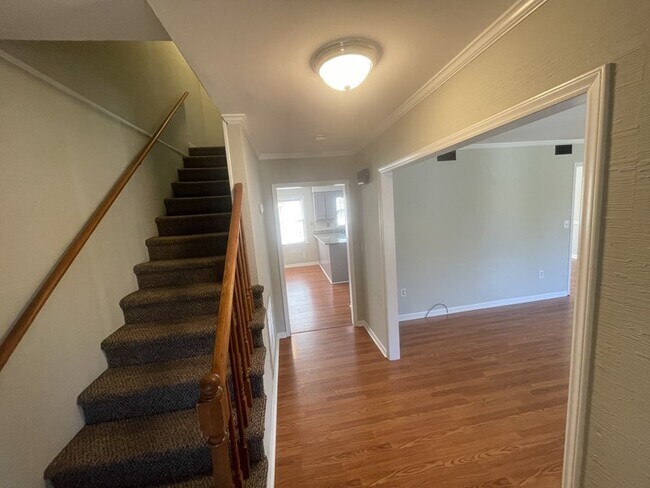 Building Photo - BEAUTIFUL HOME IN NORTHLAKES