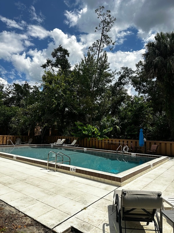 Building Photo - 252 Crown Oaks Way