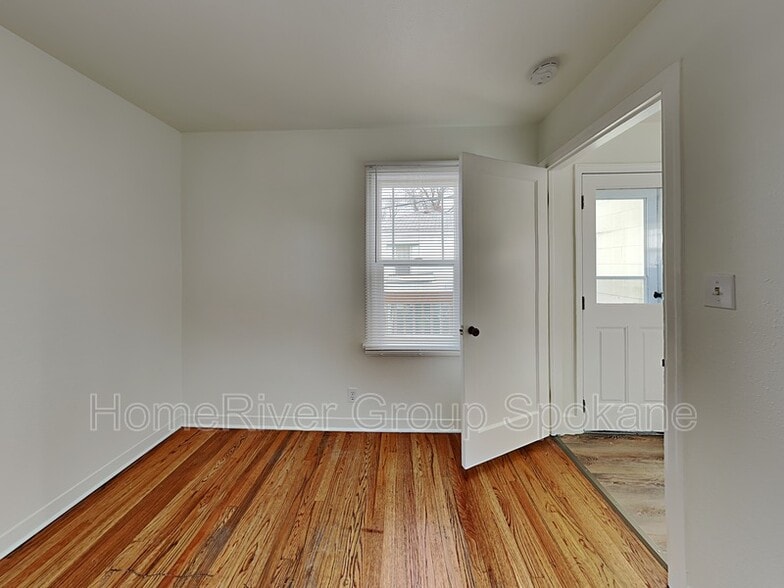 Building Photo - 2214 W Buckeye Ave