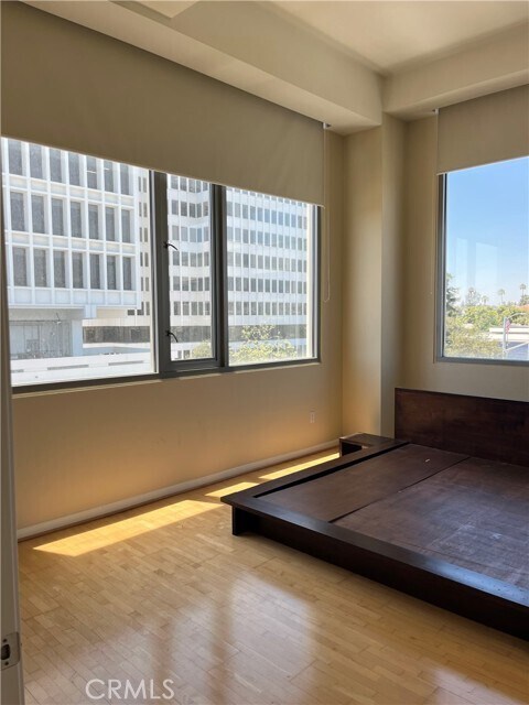 Building Photo - 175 S Lake Ave