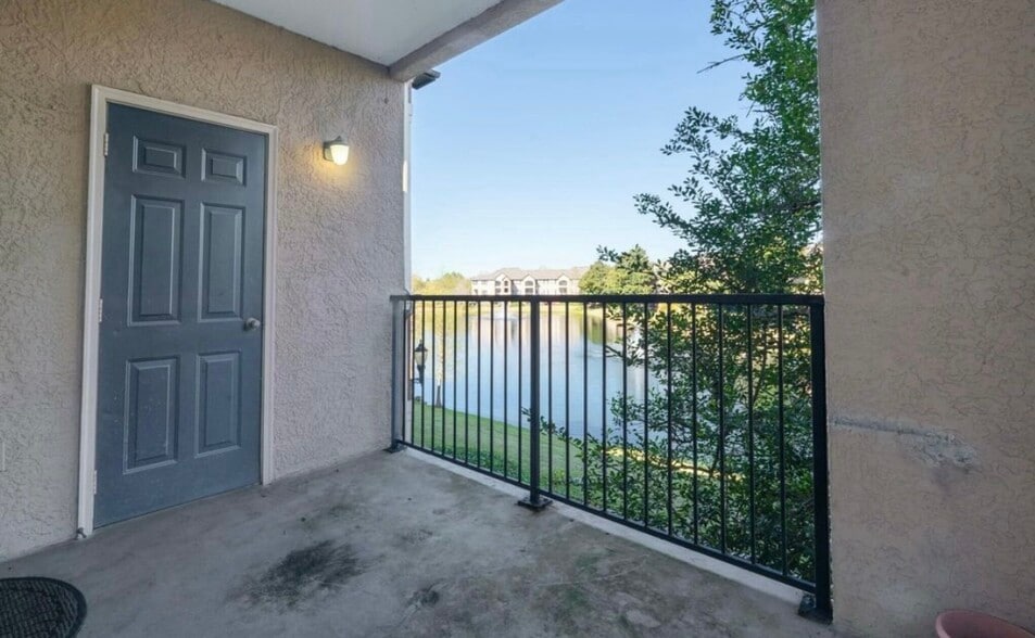 Private balcony with additional storage and beautiful view of the pond - 10961 Burnt Mill Rd