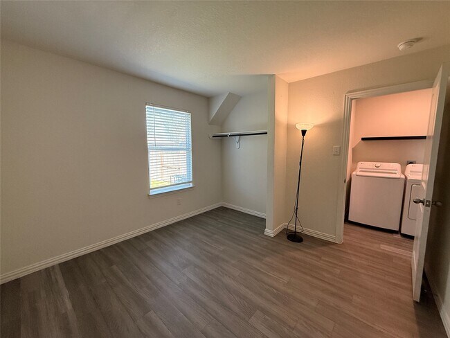 Building Photo - 964 Ringold St