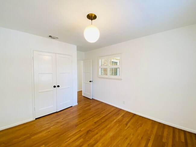 Building Photo - Delightful 3 bedroom 2½ Bathroom Single Family Home In North Hollywood Landscaped Yard