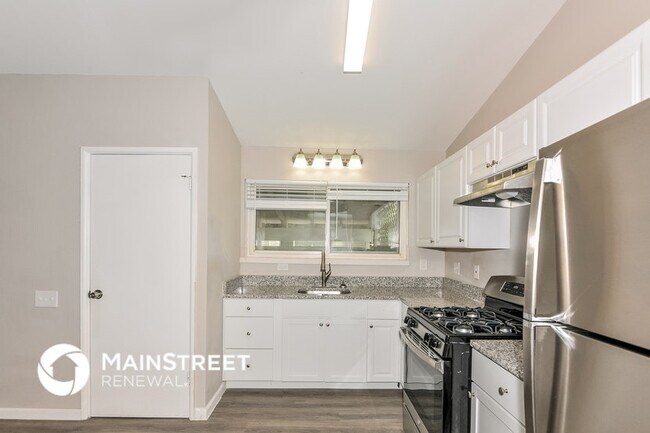 Building Photo - 1545 Swan Dr