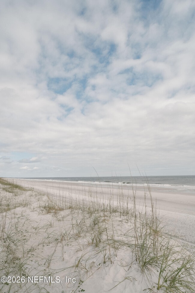 Building Photo - 212 Oak St