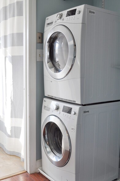 In-unit washer/dryer - 2175 Sidewinder Dr