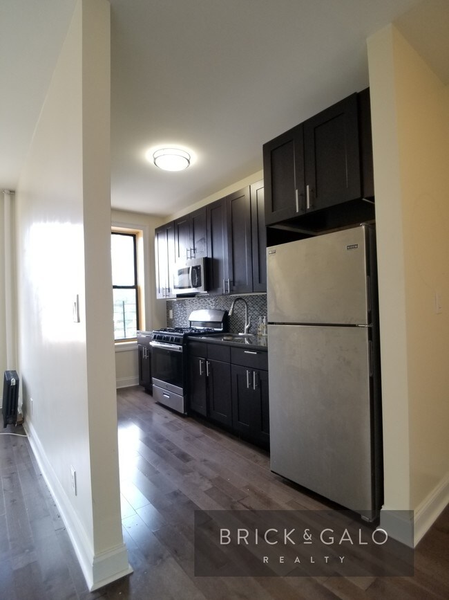 Building Photo - 224-24 Hinckley Pl
