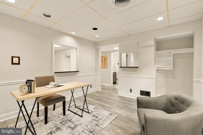 Building Photo - 11000 Rosemont Dr