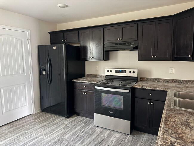 Building Photo - 1605 Gambill Wood Dr