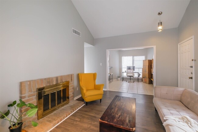 Building Photo - 10122 Waterstone Dr