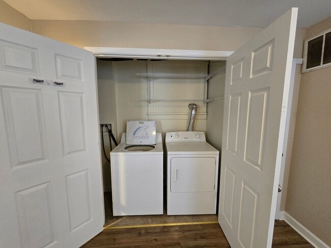 Building Photo - Charming 3 Bedrooms, 2 Full Bathroom Home!...