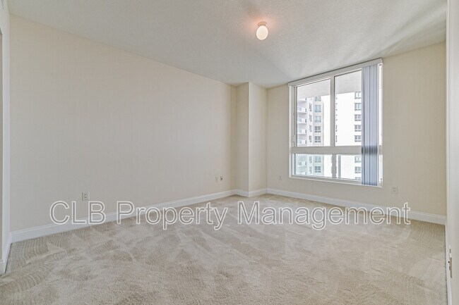 Building Photo - 241 Riverside Dr