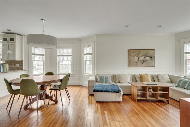 Building Photo - 266 Belmont St