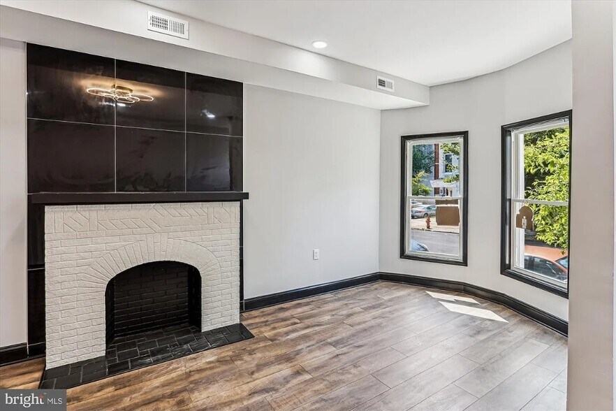 Building Photo - 1820 Walbrook Ave