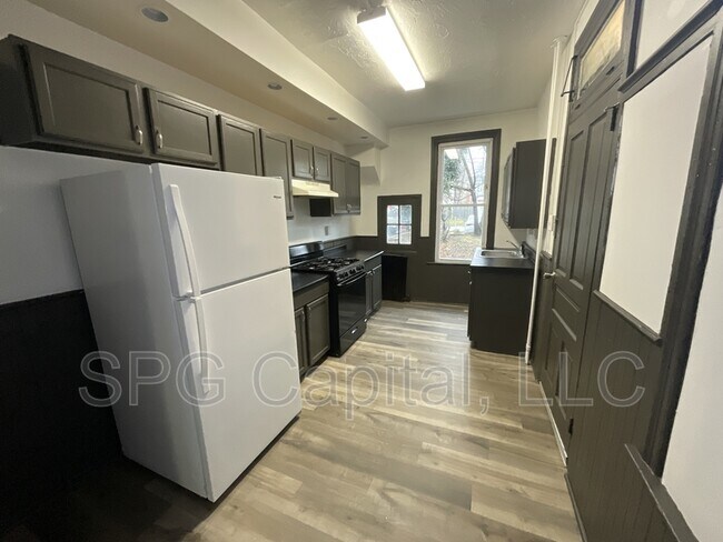 Building Photo - 649 W College Ave