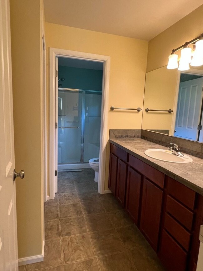 Building Photo - 2 Bedroom 1.75 Bathroom Condo in North Bellingham