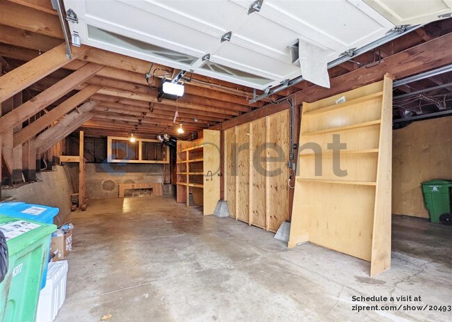 Building Photo - 1352 Lake St