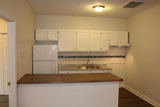 Building Photo - 2208 8th Street