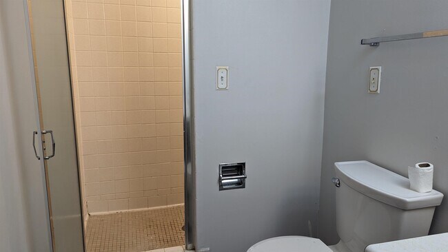 Building Photo - 16 Akokisa Dr