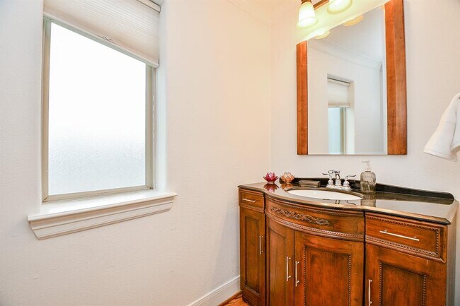 Building Photo - 6500 Calder St