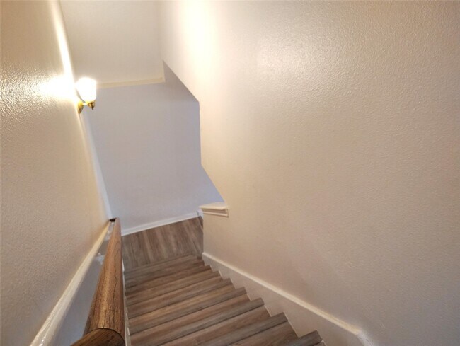 Building Photo - 13835 Purplemartin St