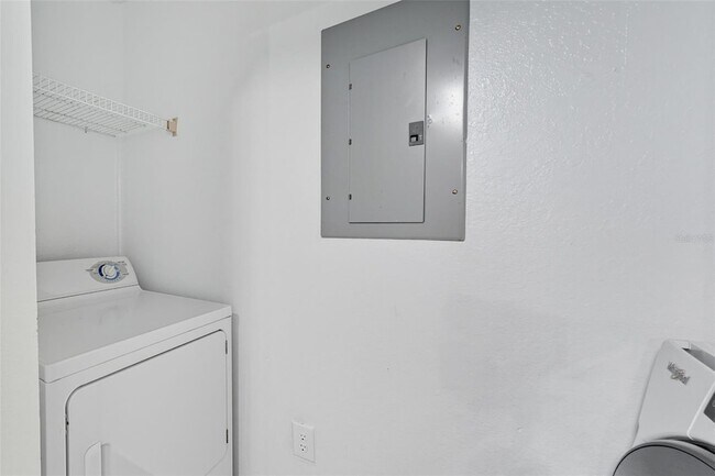 Building Photo - 5459 Vineland Rd