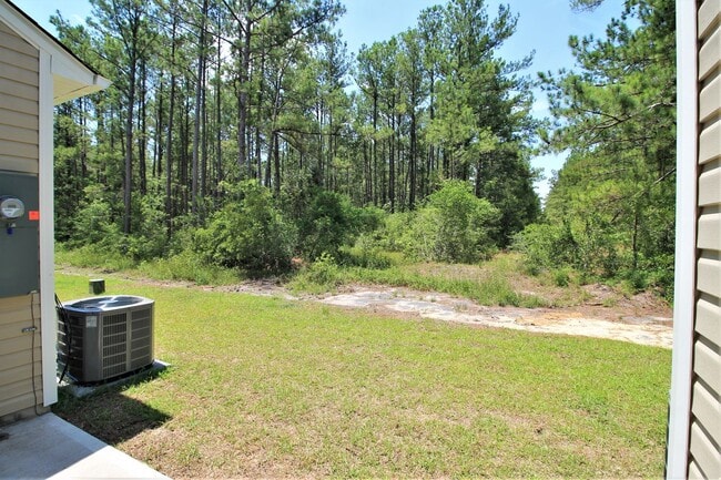 Building Photo - 2 BR/ 2.5 Bath Townhome located in The Tow...