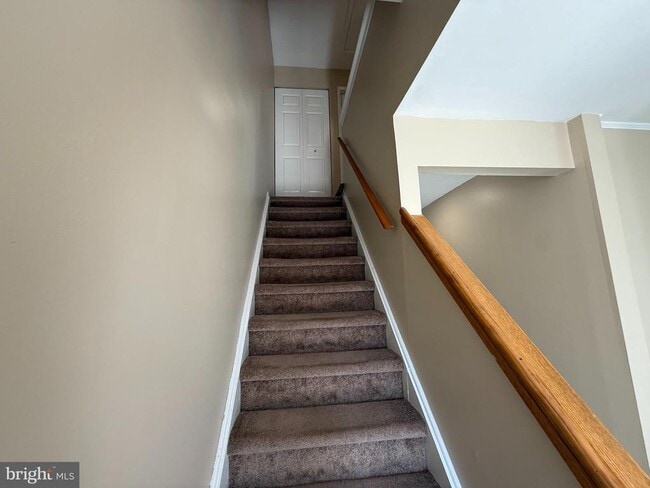 Building Photo - 1151 Golden Pond Ct