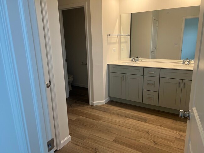 Building Photo - 1977 Leiter Way