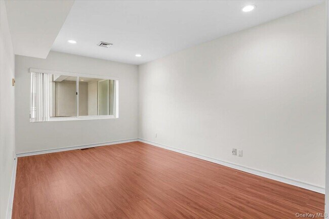 Building Photo - 100 Cutter Mill Rd