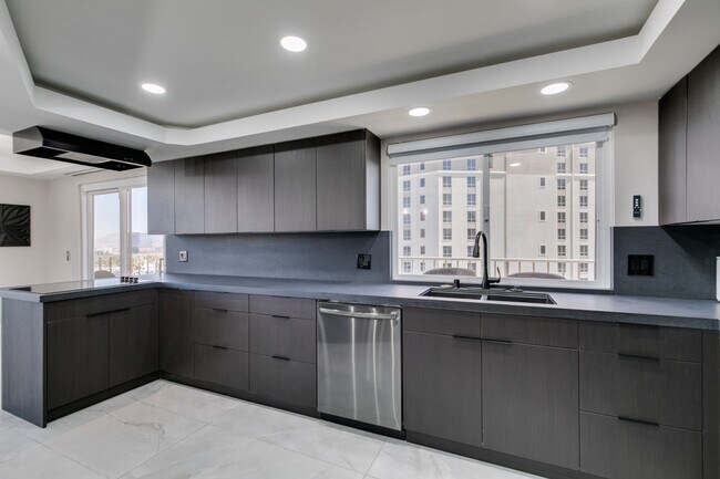 Building Photo - 205 E Harmon Ave