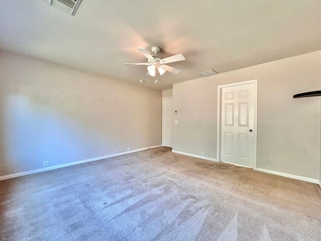 Building Photo - Beautiful 4-Bed Home with Open Floorplan, Game Room & Deck