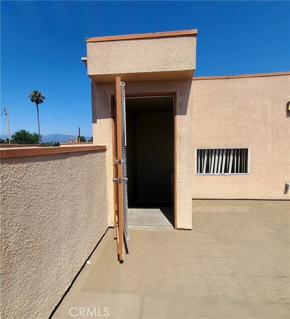Building Photo - 5060 Kester Ave