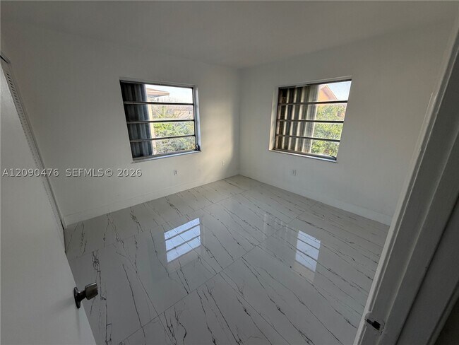 Building Photo - 1760 W 42nd St